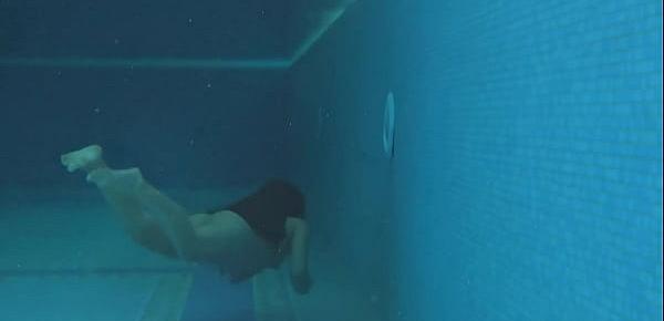  Irina Russaka strips naked in the swimming pool